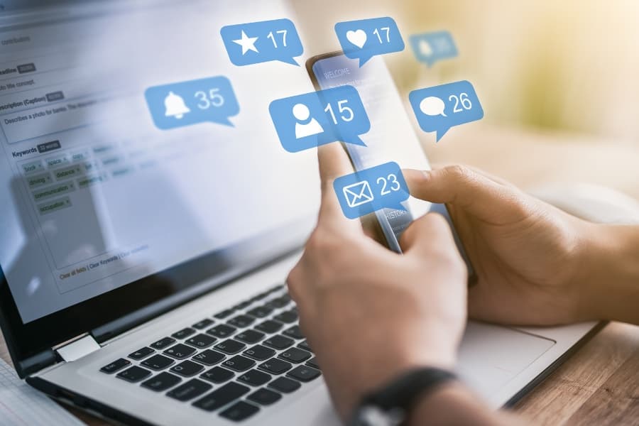 تحويل فكرتك إلى مشروع رقمي ناجح مع بلوزون